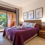 Bougainvillea Retreat, Espacioso Terraza & Parking 에스테포나