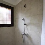 Bougainvillea Retreat, Espacioso Terraza & Parking 에스테포나