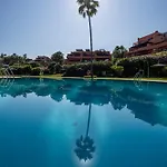아파트 Bougainvillea Retreat, Espacioso Terraza & Parking