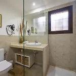 아파트 Bougainvillea Retreat, Espacioso Terraza & Parking