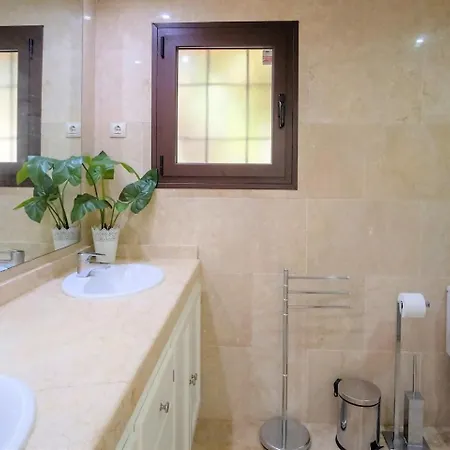 Bougainvillea Bay Estepona & Parking * Estepona