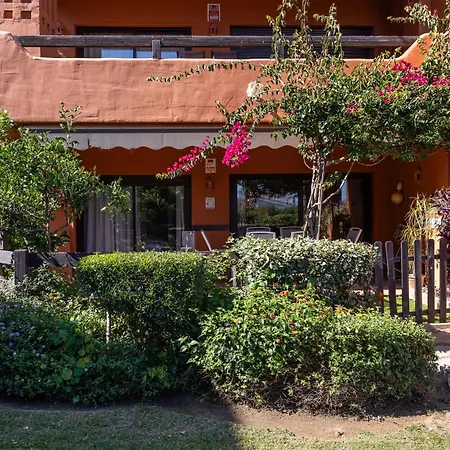 Bougainvillea Retreat, Espacioso Terraza & Parking * 에스테포나