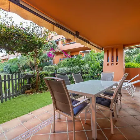 Bougainvillea Retreat, Espacioso Terraza & Parking * Estepona