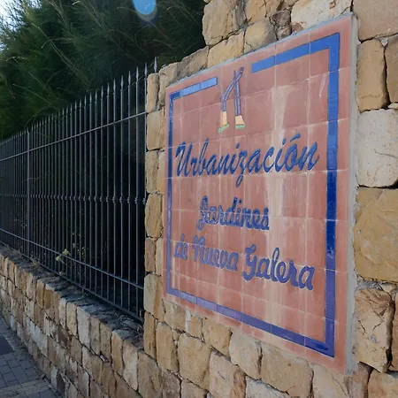 Bougainvillea Retreat, Espacioso Terraza & Parking Appartement