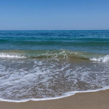 Bougainvillea Retreat, Espacioso Terraza & Parking Appartement Estepona