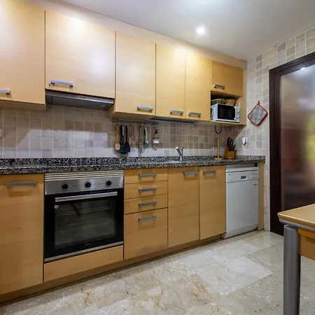 Bougainvillea Retreat, Espacioso Terraza & Parking