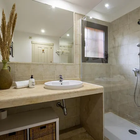 Appartement Bougainvillea Retreat, Espacioso Terraza & Parking *