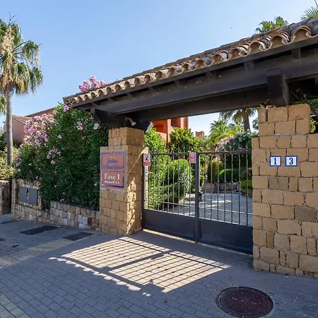 Apartman Bougainvillea Retreat, Espacioso Terraza & Parking Estepona