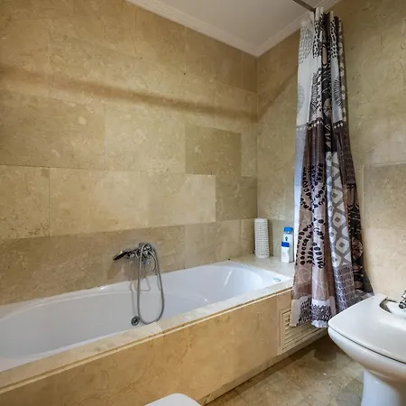 Bougainvillea Retreat, Espacioso Terraza & Parking