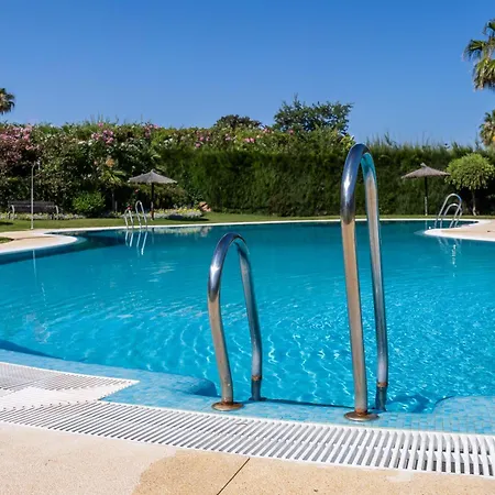 Bougainvillea Retreat, Espacioso Terraza & Parking Estepona