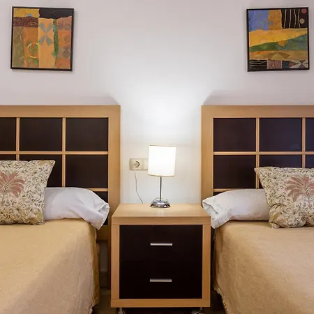 Bougainvillea Retreat, Espacioso Terraza & Parking Διαμέρισμα