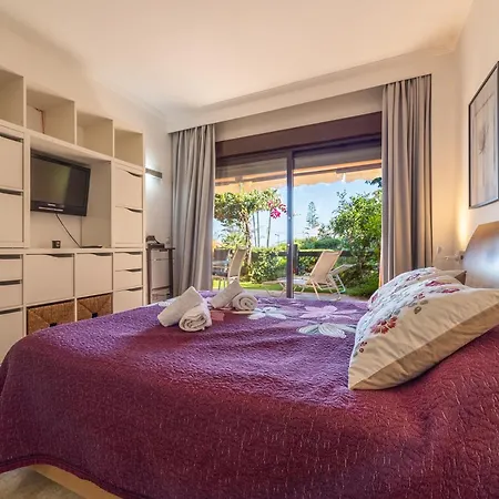 Bougainvillea Retreat, Espacioso Terraza & Parking * Εστεπόνα