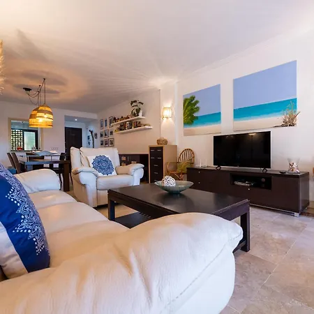 Bougainvillea Retreat, Espacioso Terraza & Parking