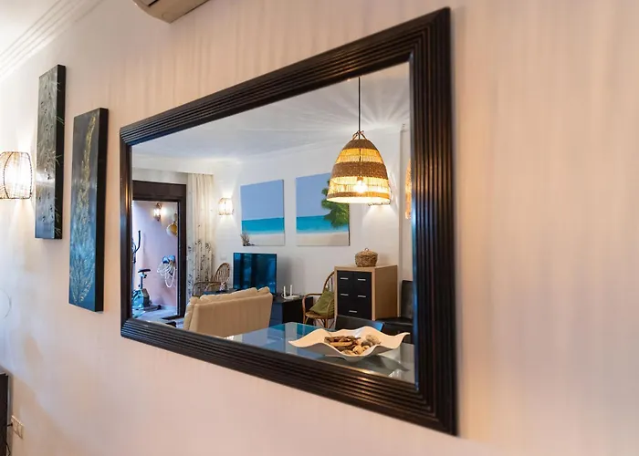 Bougainvillea Retreat, Espacioso Terraza & Parking Estepona