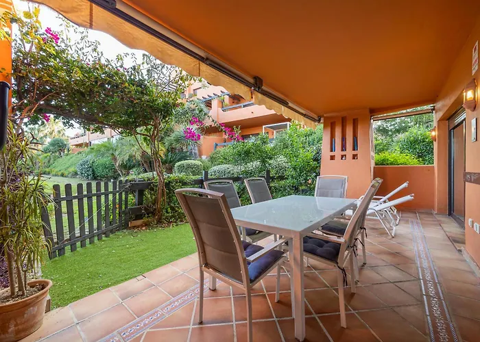 Bougainvillea Retreat, Espacioso Terraza & Parking * Estepona