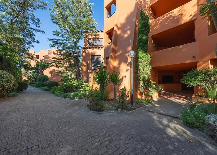 Apartment Bougainvillea Retreat, Espacioso Terraza & Parking Estepona