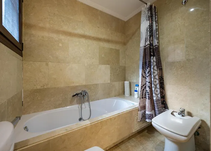 Bougainvillea Retreat, Espacioso Terraza & Parking