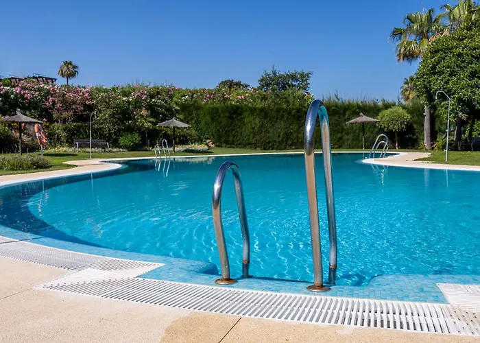 Bougainvillea Retreat, Espacioso Terraza & Parking Estepona