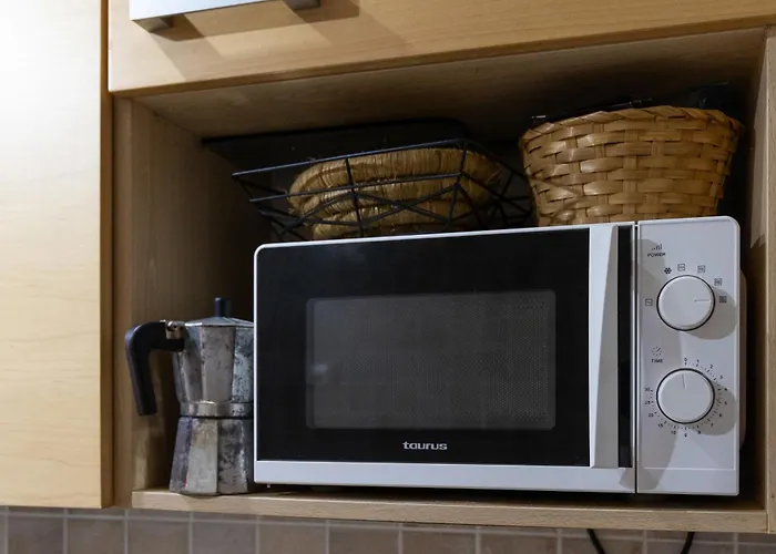 Bougainvillea Retreat, Espacioso Terraza & Parking * Estepona