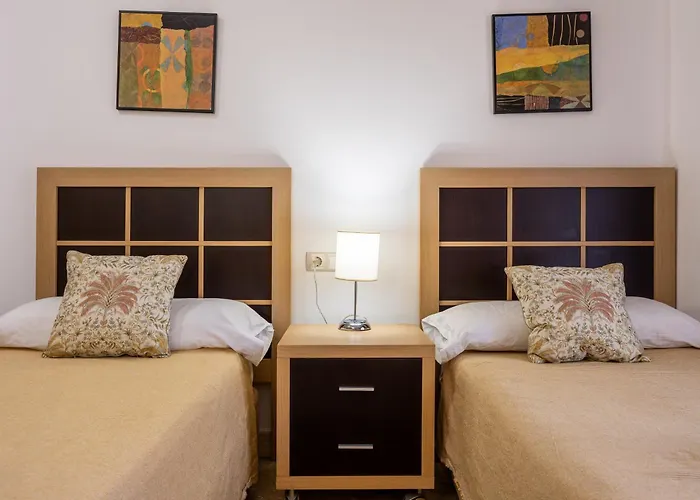 Bougainvillea Retreat, Espacioso Terraza & Parking Apartment