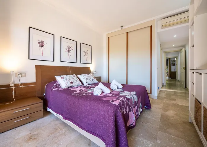 Bougainvillea Retreat, Espacioso Terraza & Parking *