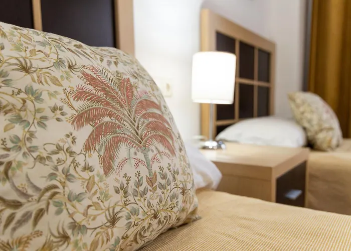 Bougainvillea Retreat, Espacioso Terraza & Parking Apartment *