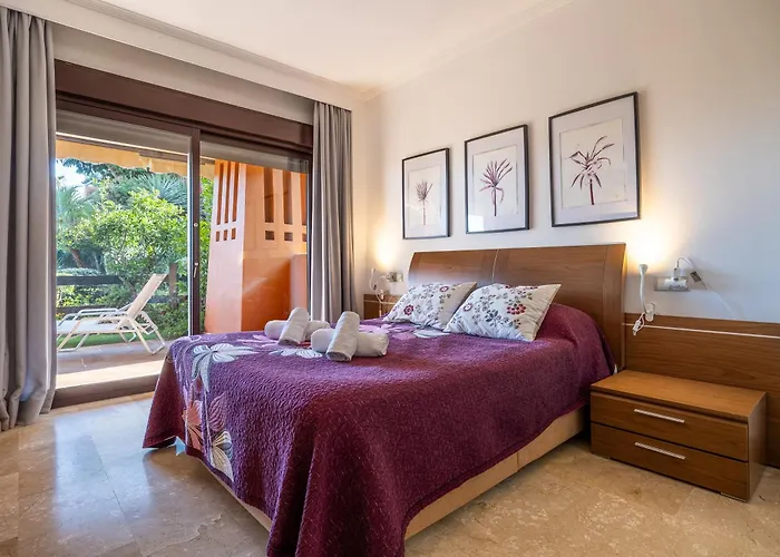 Bougainvillea Retreat, Espacioso Terraza & Parking Estepona