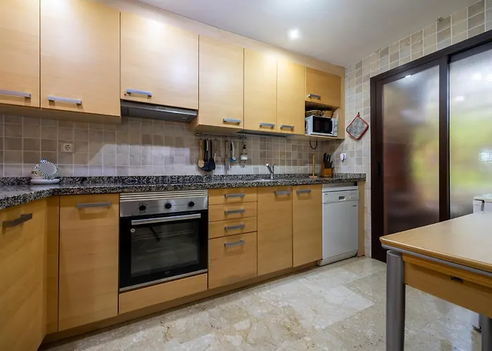 Bougainvillea Retreat, Espacioso Terraza & Parking