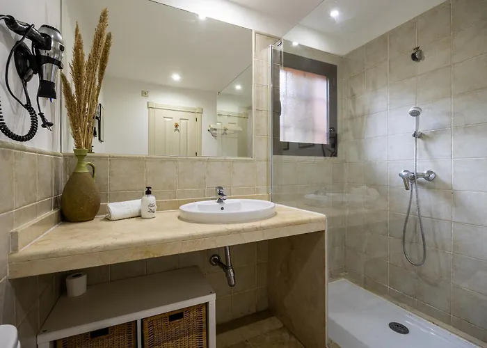 Apartment Bougainvillea Retreat, Espacioso Terraza & Parking *