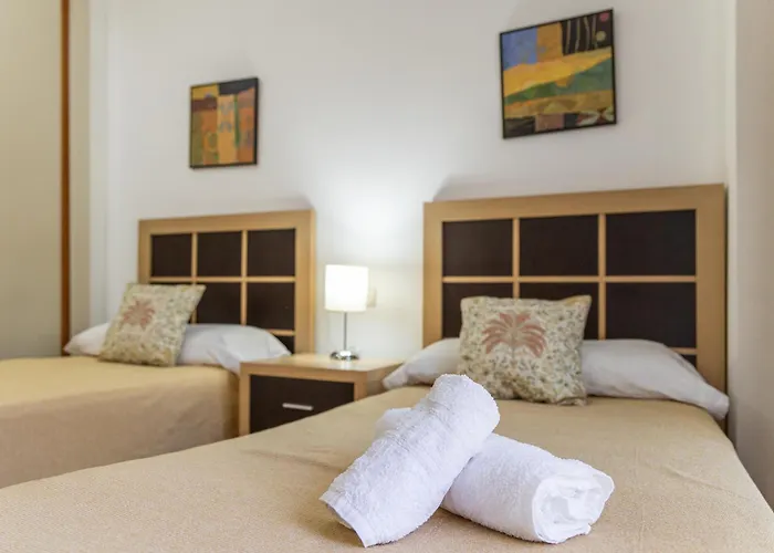 Bougainvillea Retreat, Espacioso Terraza & Parking * Estepona